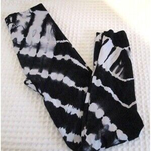PINK Seamless Mid-Rise Legging Size Small Black White Tie Dye  Yoga Pants Short